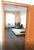 Жилое помещение (3-ком. квартира), пл. 82,5 кв.м., эт.2, КН 50:04:0010512:197, адрес: г. Дмитров,  ул. Пионерская,  д.2, кв.90. Ограничение: ипотека в пользу ОАО Коммерческий банк «Мастер-Банк»