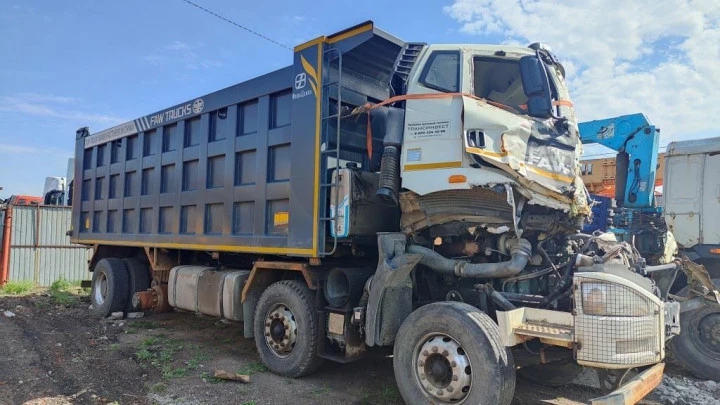 Специализированный, автомобиль - самосвал FAW J6, 2023, Идентификационный номер: LFWMXXRX6P1F02948, принадлежащий Продавцу на праве собственности, что подтверждается Договором купли-продажи № ОВ/Ф-62007-50-01-С-01 от 14.07.2023 г.