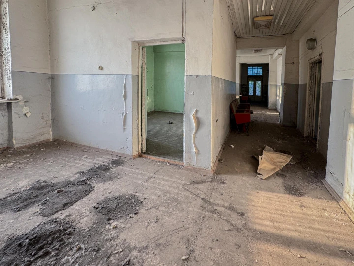 Нежилое здание (поликлиника) с земельный участком в Липецке