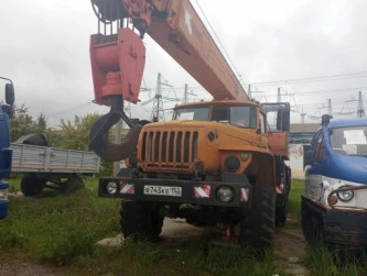 Кран автомобильный на базе шасси УРАЛ-5557-1151-40