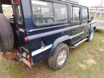 Автомобиль Land Rover Defender 110 SW