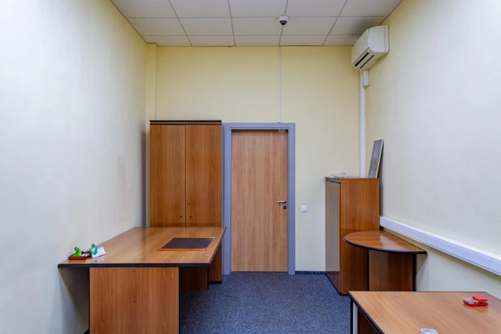 Нежилое помещение (помещение Банка) 570,2 кв.м. и з/у в г. Смоленске.