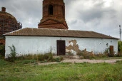 Здание с земельным участком 1247 кв.м. в с. Голиково