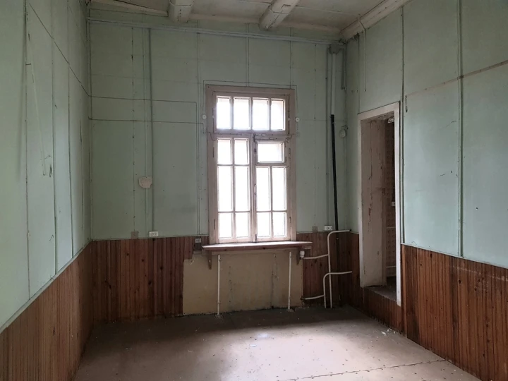 Историческое здание с участком в Ломоносове