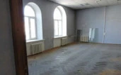 Здание Банка, площадью 1415,6 кв.м., с гаражом, площадью 188,7 кв.м., по адресу: Амурская область, г. Шимановск, ул. Комсомольская, д. 33