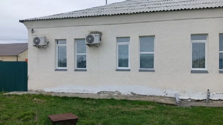 Нежилые помещения, общей площадью 188,2 кв. м, ; доля 1156/1700 в праве общей долевой собственности на земельный участок , общей площадью 1 700 кв. м, расположенные по адресу: Курганская область, с. Звериноголовское, ул. Октябрьская, д. 40.