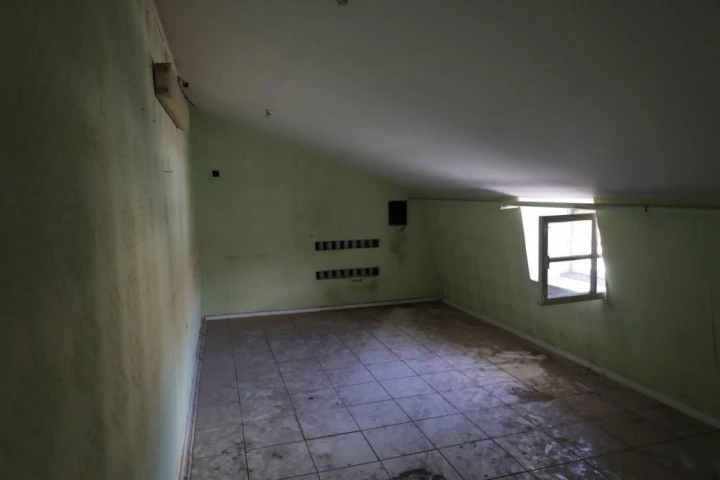 Право аренды помещения площадью 1058,5 кв. м в Апраксином дворе.