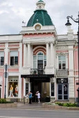 100% уставного капитала Общества с ограниченной ответственностью "АТРИУМ".