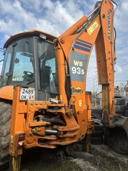 Экскаватор-погрузчик Komatsu WB93S-5EO