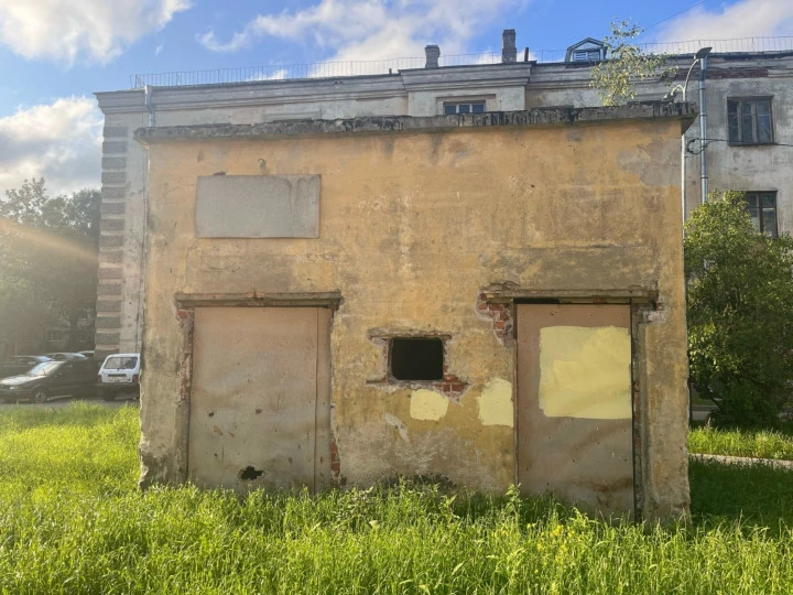 Нежилое здание 14,9кв.м. с земельным участком в Ломоносове