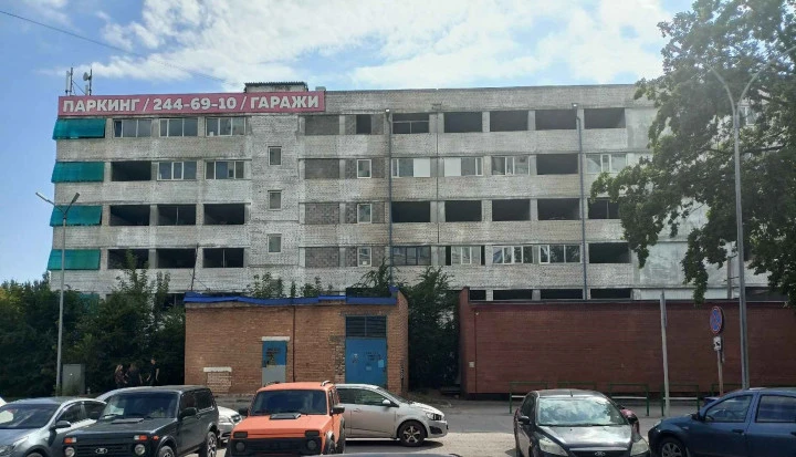 Помещение - 16,5 кв. м, адрес: РФ, Самарская обл., г. Самара, Промышленный р-он, ул. Губанова, д. 9, гаражное место 3-29, этаж 3, кадастровый номер 63:01:0708002:4580, ограничения и обременения: ведется работа по освобождению от имущества третьих лиц