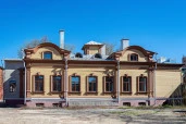 Здание «Дом В.М.Рукавишникова», площадь 721,4 кв.м., кадастр.№: 52:18:0060090:73, по адресу: Российская Федерация, Нижегородская область, г. Нижний Новгород, ул. Большая Печерская, д.21. Ограничения (обременения): объект культурного наследия.