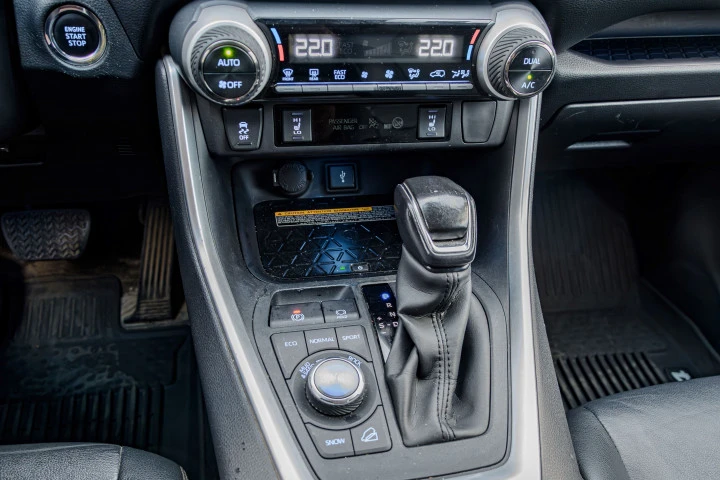 Легковой автомобиль, марка, модель ТС: Toyota, RAV4, 2022 года выпуска; идентификационный номер (VIN): XW7D13FV70S037966; модель, №двигателя: A25A, 0B44990, цвет кузова: черный.