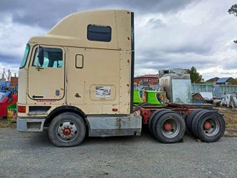 INTERNATIONAL 9800, бежевый, 1998, 928 864 км, 10.8 МТ (330 л.с.), дизель, задний, VIN 1HSRUAHR6XH593158.