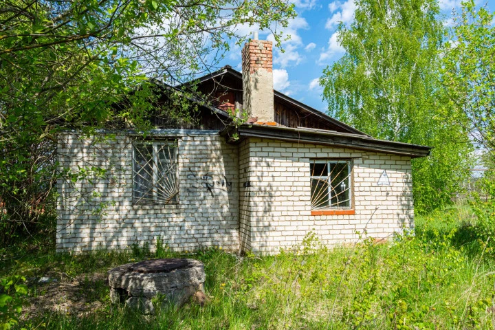 Нежилое здание, пл. 88,5 кв. м и З/у пл. 867+/-10 кв.м., Нижегородская обл., г. Арзамас, микрорайон Кирилловский, линия 17-я, д. 1
