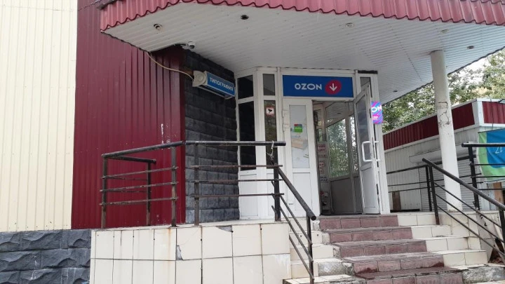Нежилое здание с ЗУ.