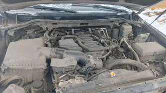 Автомобиль легковой Lexus LX 570 2010 года выпуска, 367.10 л.с., VIN: JTJHY00W204065017, цвет кузова: серебристый.