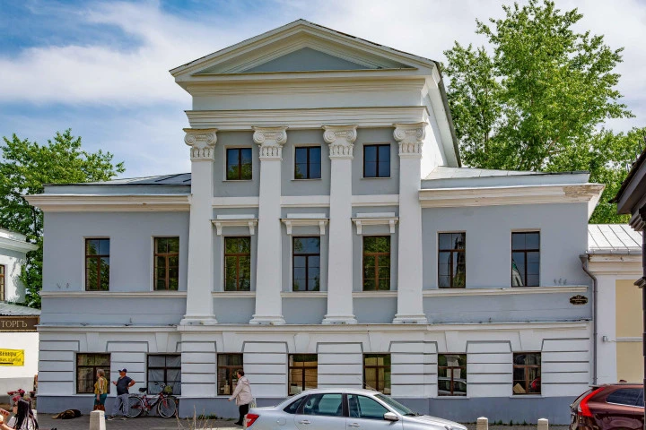 Лот: 2 здания О.К.Н. по адресу: Нижегородская обл., г. Арзамас, пл. Соборная, д.3 и пл. Соборная, д.4; здание по адресу: Нижегородская обл., г. Арзамас, улица К. Маркса, д.25; здание 317,7 кв.м., по адресу: г. Н.Новгород, ул. Большая Покровская, д.44