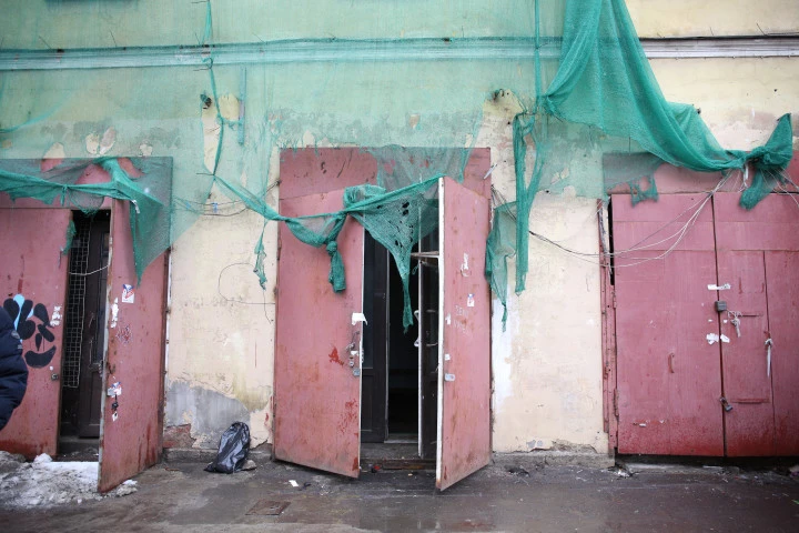 Право аренды нежилого здания площадью 853 кв. м в Апраксином дворе
