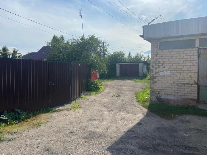 Нежилое здание с земельным участком в Орловской области,  п. Нарышкино.