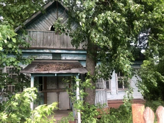Здание 107,5 кв.м и земельный участок 813 кв.м, расположенные по адресу: Российская Федерация, Московская область, г.о. Одинцовский, с. Введенское, д. 136