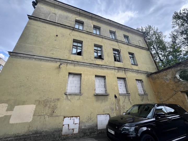 Здание с участком 11 соток в Кировском районе