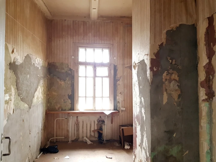 Историческое здание с участком в Ломоносове