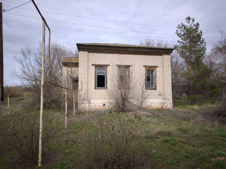 Продажа зданий (2 шт.) общей площадью 609 кв. м и земельного участка 3155 кв. м в с. Приволжское Саратовской области