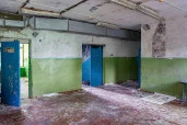 Имущественный комплекс в составе которого 3 здания общей площадью 1 669,3 кв.м. и земельный участок площадью 15 131 кв.м. в д. Ясенок Липецкой области