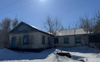 Здание свободного назначения с земельным участком.