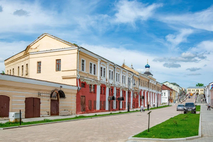 1) Здание площадь 2975,9 кв.м. по адресу: Нижегородская область, г. Арзамас, ул. Гостиный ряд, д.30 (объект культурного наследия); 2) Здание 221,7 кв.м. по адресу: Нижегородская область, г. Арзамас, ул. Ленина, д.15 k.a (объект культурного наследия)