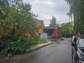 Административное здание с земельным участком в центре Соснового Бора