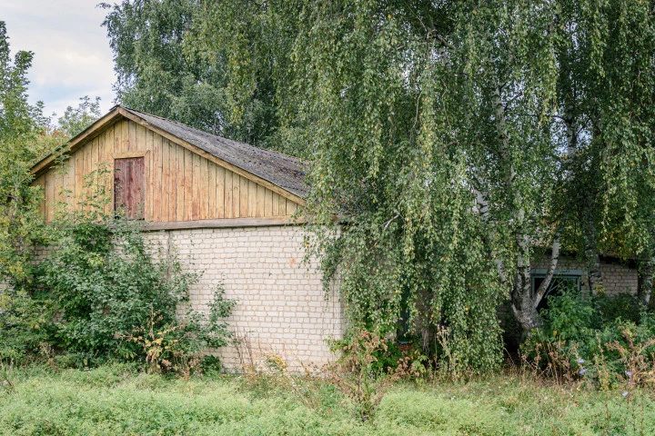 Здание с земельным участком 5 966 кв.м. в с. Паниковец