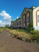 Имущественный комплекс: земельный участок 10 675 +/- 72 кв.м., кад.№57:07:0030402:357 с расположенными на нем зданиями и сооружениями (6 объектов) в Орловской области, р-н Дмитровский, с/п Малобобровское, с. Малое Боброво