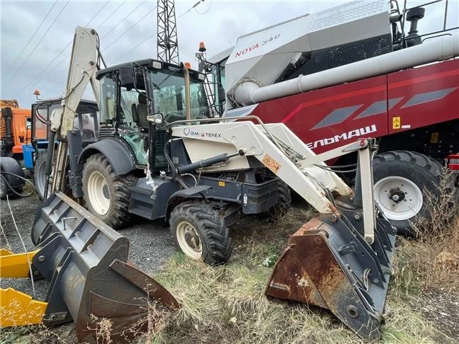 Экскаватор-погрузчик TLB 825-RM, 2018
