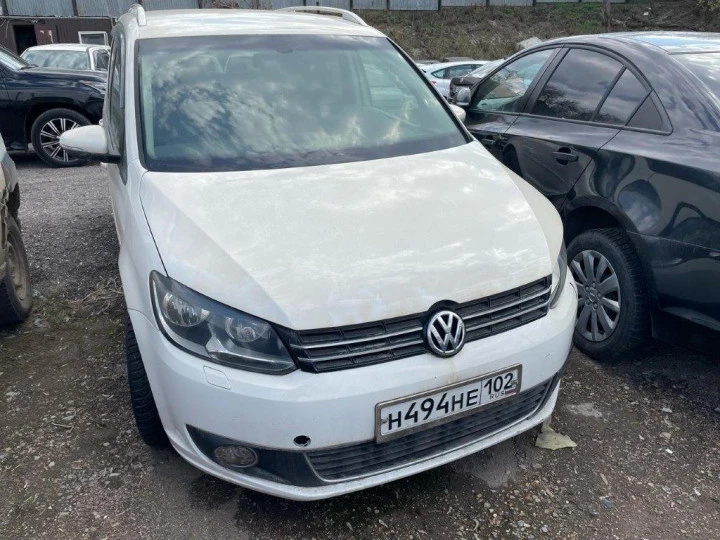 Volkswagen Touran, белый, 2012 года выпуска, VIN WVGZZZ1TZCW077889. г.Уфа.