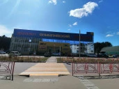 Торгово-развлекательный центр, общей площадью 6 893,5 кв. м и ЗУ площадью 7 197 кв.м. и 1 139 кв.м., расположенные по адресу: Иркутская обл, Саянск, Олимпийский мкр., дом 25а