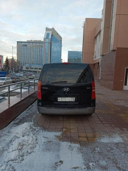 Автомобили легковые Hyundai H-1 2,5 АТ 2012 г.