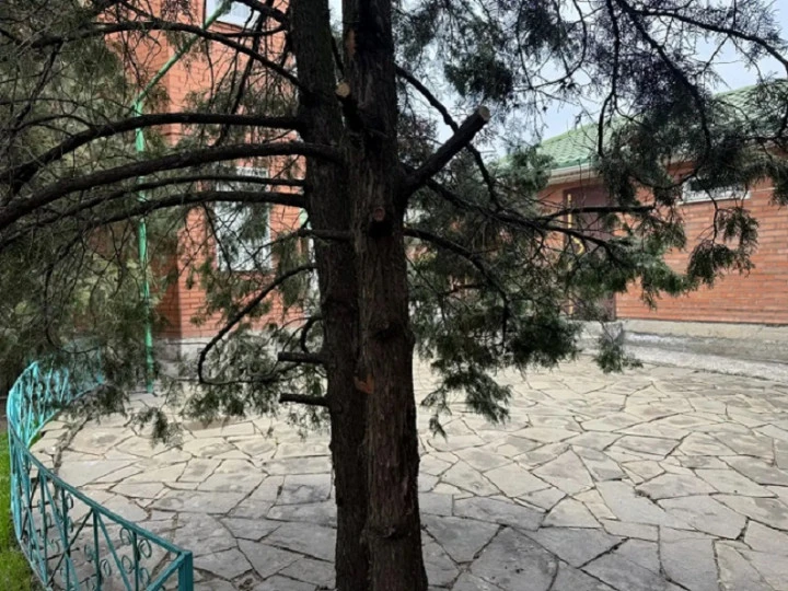 1/2 доли в праве собственности на жилой дом Ростовская обл., г. Новочеркасск, ул. Железнодорожная, д. 93в