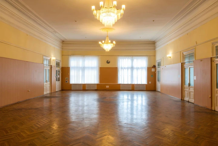 Здание ОКН с зем. участком 4 385 кв.м в центре г. Переславля-Залесского: Ярославская область, г. Переславль-Залесский, ул. Советская, д. 22, с земельным участком