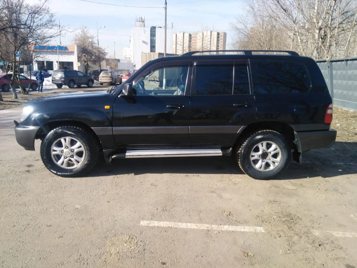 Автомашина Тойота Ленд Круизер 100