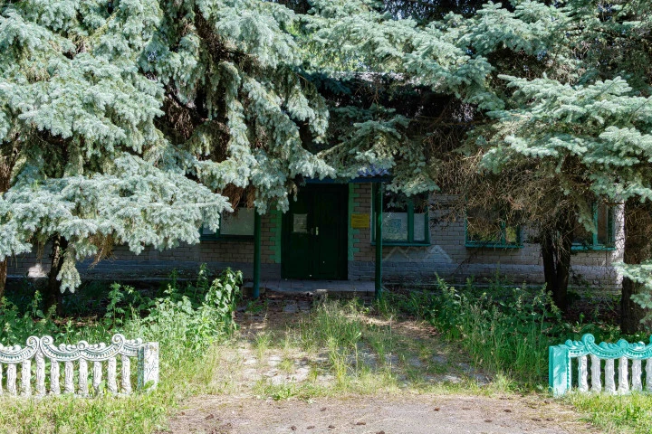 Имущественный комплекс в составе из 2 здания и сооружения с земельным участком 5 454 кв.м.
