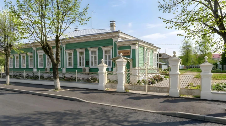 Здание ОКН с зем. участком 4 385 кв.м в центре г. Переславля-Залесского: Ярославская область, г. Переславль-Залесский, ул. Советская, д. 22, с земельным участком