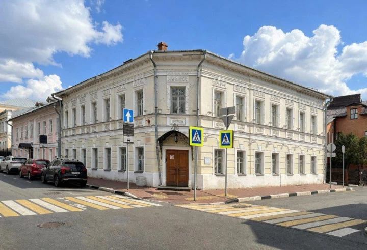 Здание (ОКН) 518,7 кв.м на земельном участке 320 кв.м в историческом центре города: Ярославская область, г. Ярославль, ул. Революционная, д. 9/4, с земельным участком