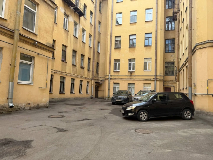 Помещение 253,7 кв.м на Прядильном пер.