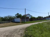 Жилое здание - 160 кв. м, земельный участок - 3 387 +/-0 кв. м, адрес: Самарская область, р-н. Безенчукский, с. Никольское, ул. Зеленая Лука, д. 10а