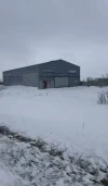 Здание, 639,9 кв.м., кадастровый номер: 54:10:000000:358, наименование: пескобаза. Земельный участок, 1390 кв.м., кадастровый номер: 54:10:010104:1278, категория земель: земли населенных пунктов.