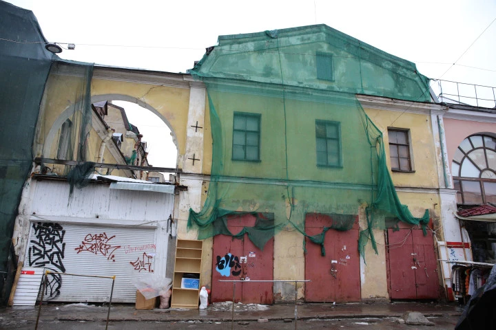 Право аренды нежилого здания площадью 853 кв. м в Апраксином дворе