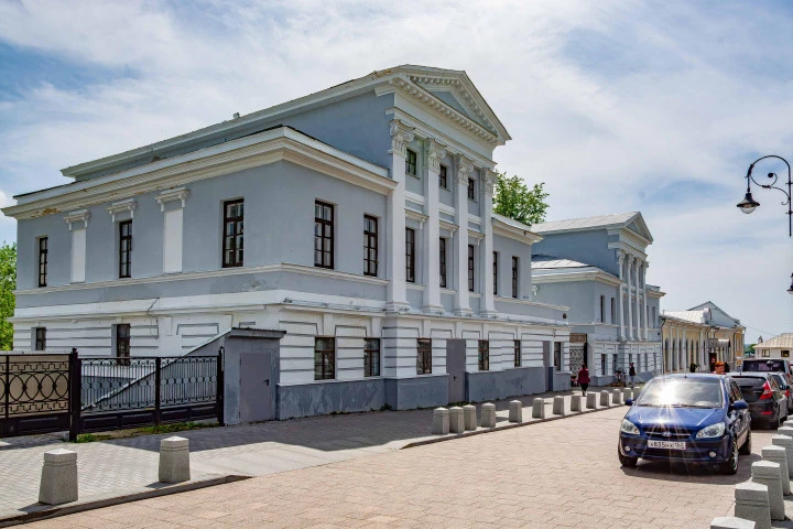 Лот: 2 здания О.К.Н. по адресу: Нижегородская обл., г. Арзамас, пл. Соборная, д.3 и пл. Соборная, д.4; здание по адресу: Нижегородская обл., г. Арзамас, улица К. Маркса, д.25; здание 317,7 кв.м., по адресу: г. Н.Новгород, ул. Большая Покровская, д.44