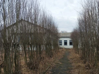 Нежилое здание с земельным участком, расположенные по адресу: Орловская область, р-н. Урицкий, с/п. Городищенское, с. Муравлёво, ул. Казанская, д. 6,